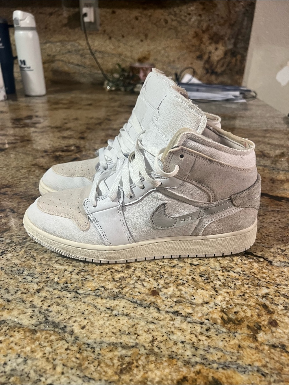 Air Jordan 1 Mid SE Craft Inside Out GS 6.5Y Women’s 8 DQ3726-100